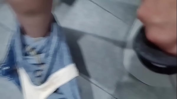 En el ba&ntilde;o del trabajo