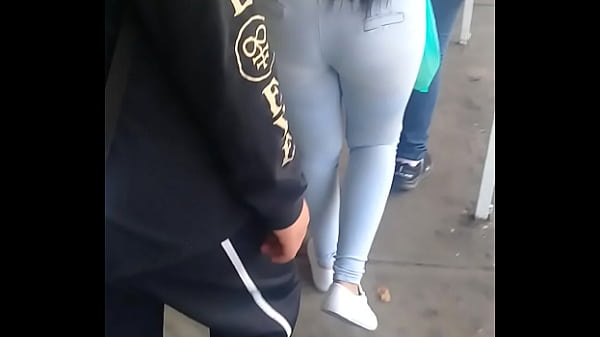 Tita en la calle deliciosa