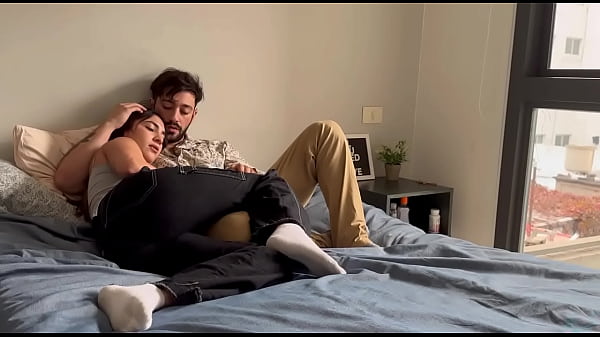 la invit&eacute; a ver Netflix pero no tengo tv