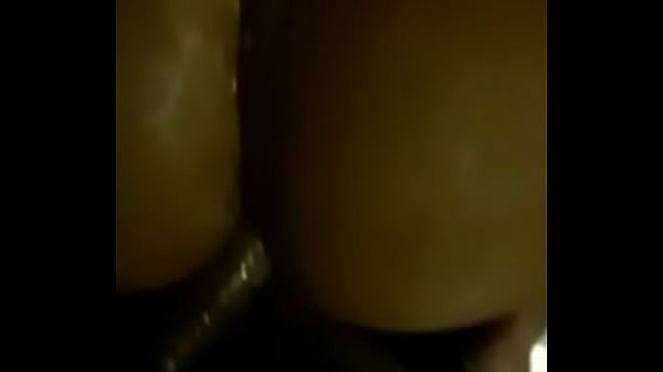 Pirocada no cuzinho da puta rabuda 