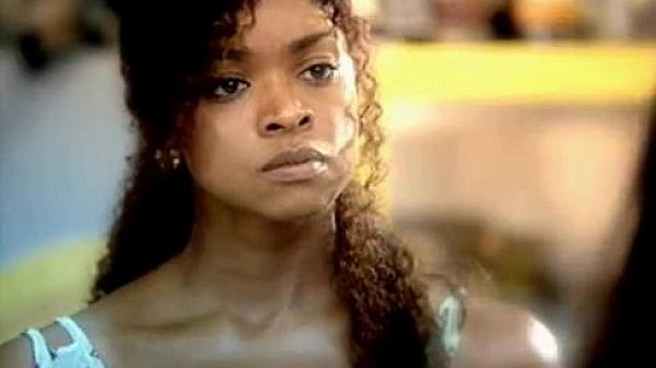 Dagmar toma banho de mangueira