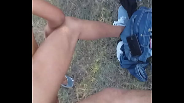 Culiando con el novio de un amigo en el monte