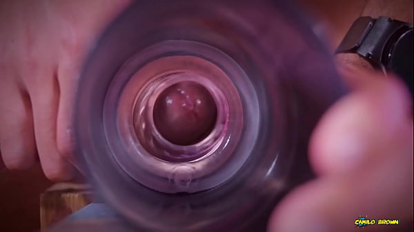 Vista cercana desde el interior de mi masturbador mientras me lo follo lento y apasionado hasta venirme a chorros. Me corro dentro del fleshlight - Camilo Brown 