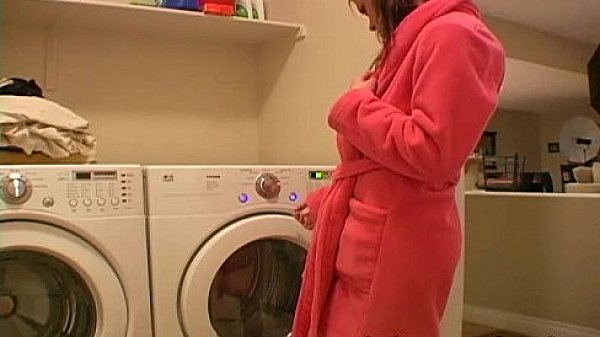 Amateur teen masturbates on washing machine
