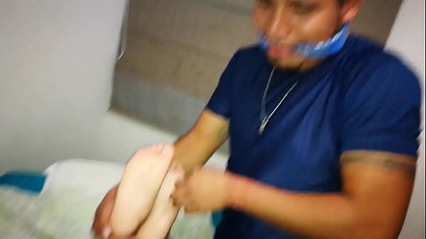 N.40 CHICOS ATADOS EN HOGTIED/BOYS TIE IN HOGTIED  