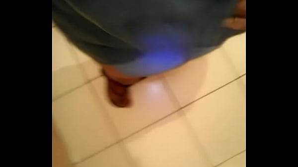 Novinho se masturbando 