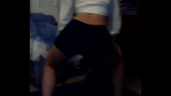 pendeja culona baila sexy quiere pene  