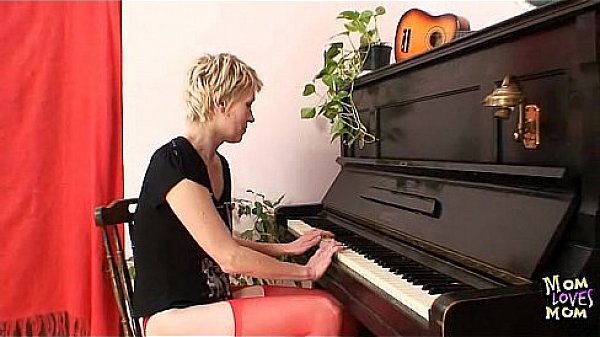 Blonde milf in red stockings kinky dildo action