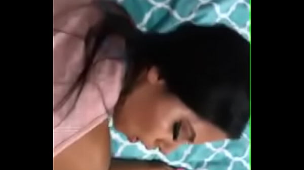 un dia hiva a un hotel de playa y vi a Rose Monroe y yo fui y le hable , hablamos y me dijo que le cai muy bien y me dijo si queria hacer un video corto con ella para su y esto paso 