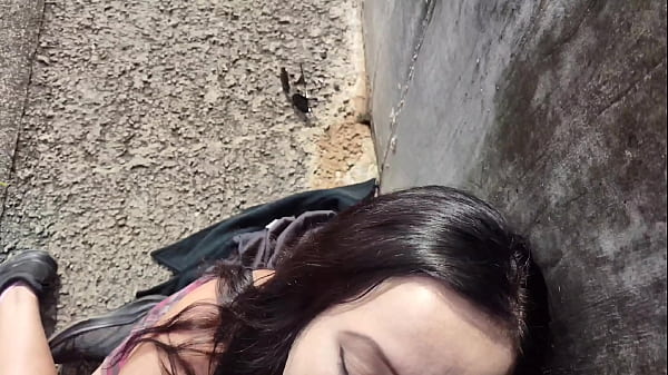 Gordinha safada fodendo na estrada  