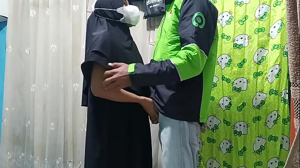 Prank memesan gojek ajak ngentot di rumah  