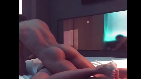 Le pongo el culo a mi compa&ntilde;ero de cuarto y me folla despues de unos tragos en el bar 