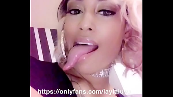 Beautiful IG Model with LONG TONGUE
