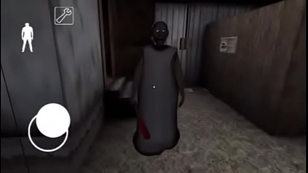 Idosa com pau na m&atilde;o