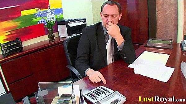 Pearl necklaces look simply stunning on Miley Ann