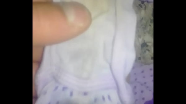 Tanguita sucia de mi bebita recien sacada 