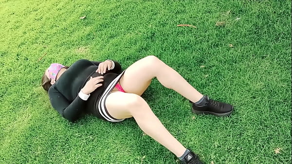 Le Encanta Que Le Miren Su Enorme Cameltoe Acompa&ntilde;ando A Mi Madrastra A Hacer Sus Ejercicicos Es Una Puta Calienta Pollas Parte 1 FULL/ON/XRED