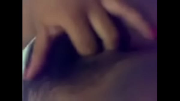 La perra se toca la concha  