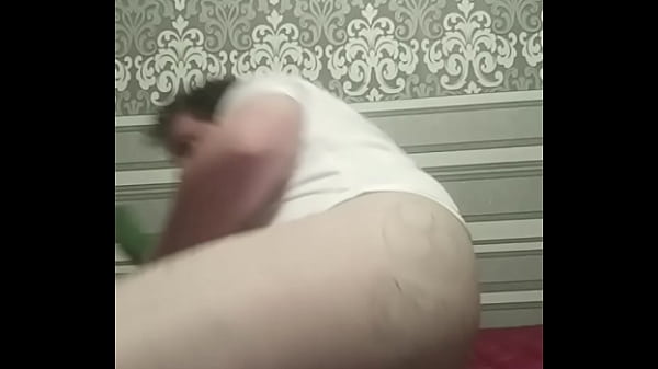 Гей накормил свою толстую белую задницу огромным членом!