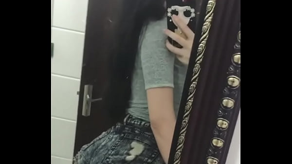 Vợ y&ecirc;u khoe v&ograve;ng 3 khủng