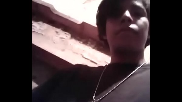 Ni&ntilde;o haciendose una paja