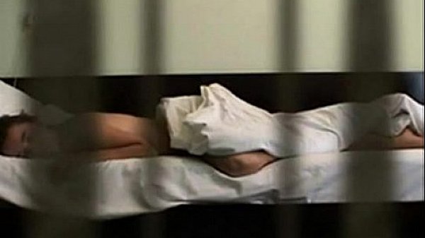 Flagrando a irma na siririca