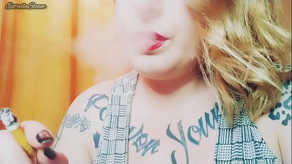 Estrella Steam - A cigarette is smoked