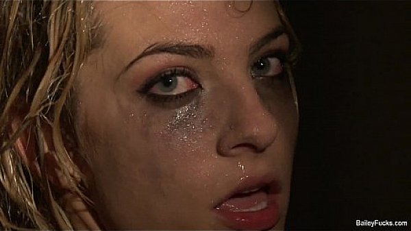 Dahlia Sky naughty shower fun