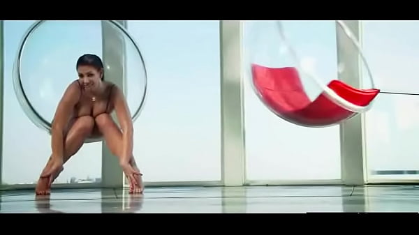 Girl With Huge Round Ass Get Oiled And Bang Hard video-01  