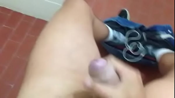 Gozada no banheiro do trabalho