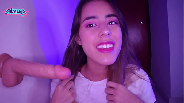 Una lamida y una mamada a este dildo realista