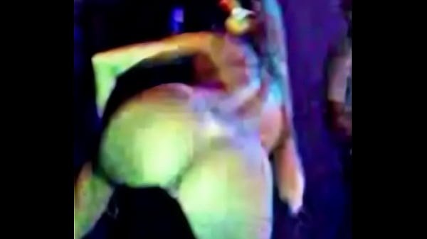 A Danadinha do Baile Funk jc(mulher sem no&ccedil;&atilde;o e sem roupa no palco)