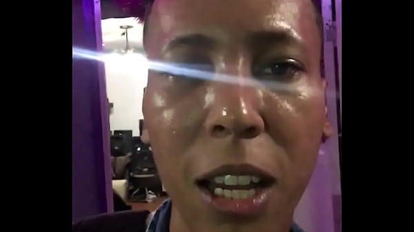 Disfrutando en un barrio popular de la isla de san Andr&eacute;s con el bow del Natania y su buena m&uacute;sica