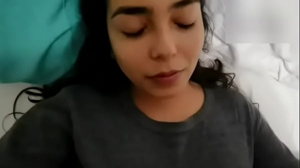 Он бросает сперму мне на язык - она капает с молоком