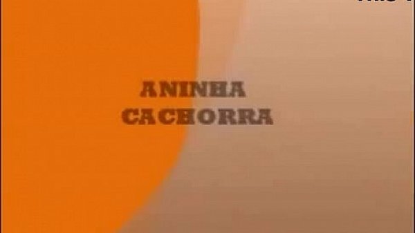 Aninha cachorra chupando rola