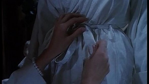 Italian vintage porn: it starts with two hot lesbians and it turns in threesome