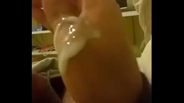 Punhetinha em casa cheio de tesao porraaaa