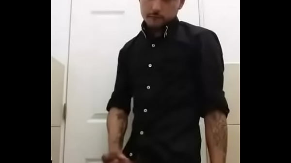 chico guapo jalandosela 