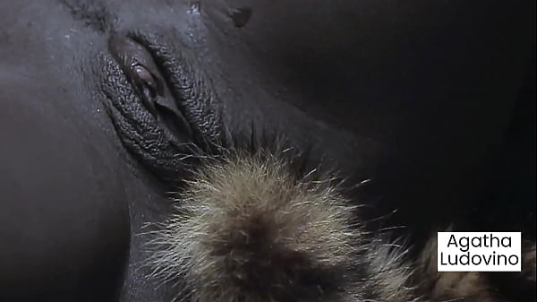 Fernanda Chocolatte &eacute; profissional na arte de chupar buceta 