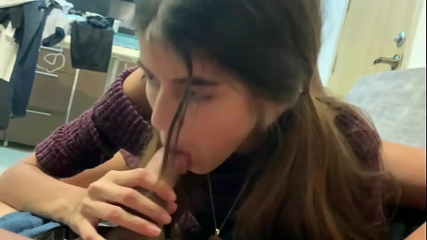 Hermanastro solo frota mi co&ntilde;o y mis bragas CREAMPIE HISTORIA COMPLETA