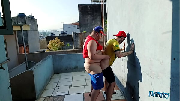 N&atilde;o aguentei e dei pro urs&atilde;o maloka na laje de novo (COMPLETO NO RED) 