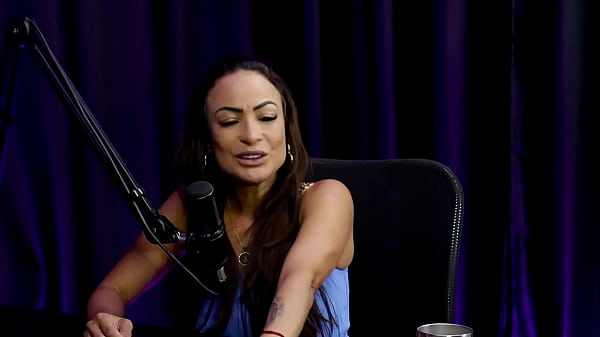 J&aacute; gravou com muitos gringos, s&oacute; quer sentir o pau entrando, gosta de invers&atilde;o, e tem criadores que est&atilde;o s&oacute; por brincadeiras - Belinha Baracho (WATCH ON: SHEER/RED)