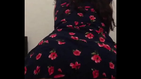 Mi vecina se puso un vestido que me hizo cojermela aunque sea mayor  