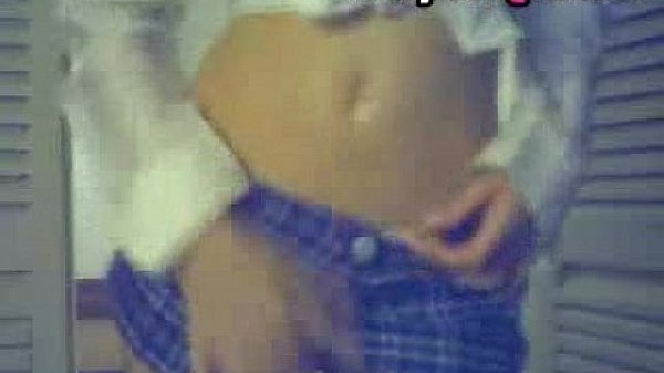 Sexy shows off her ass - sex video