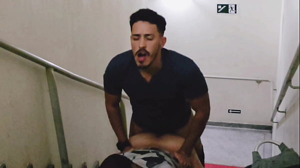 ENCONTREI DOIS CARAS TRANSANDO NAS ESCADAS DO SHOPPING E RESOLVI PARTICIPAR  