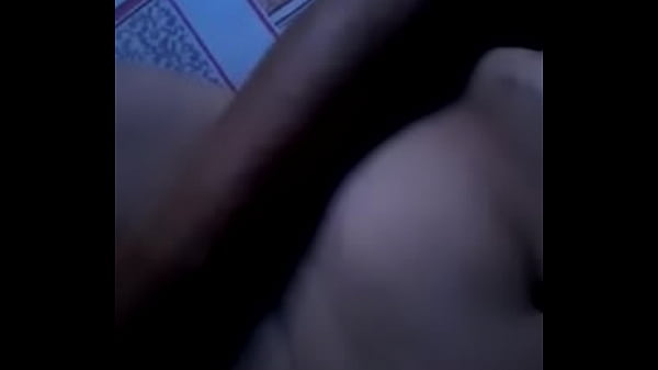 Coroa safada mostrando a buceta no zap