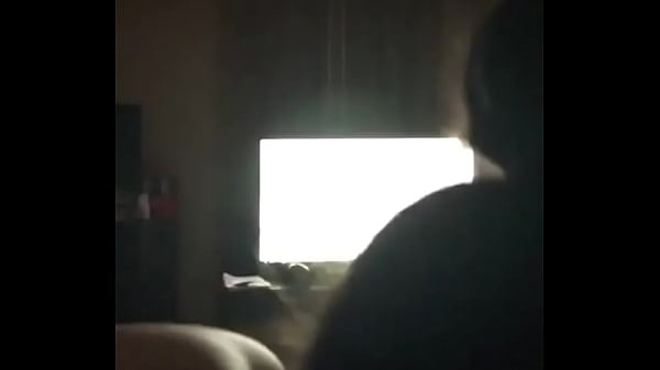 Fan le hace un pete al cantante Babyano