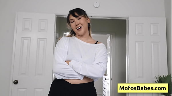 Sexy asian teenager reveal her nice tits and her juicy big butt to her partner