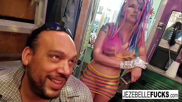 Hot babes have a threesome