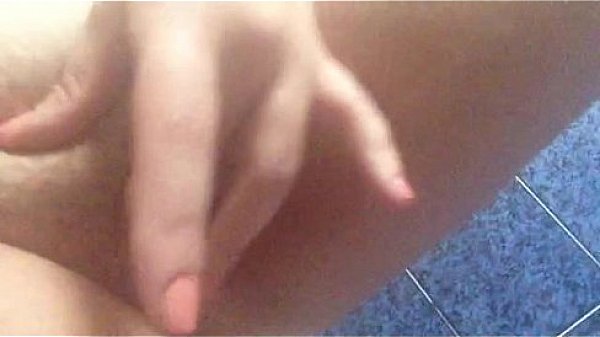gf masturbating wet pussy